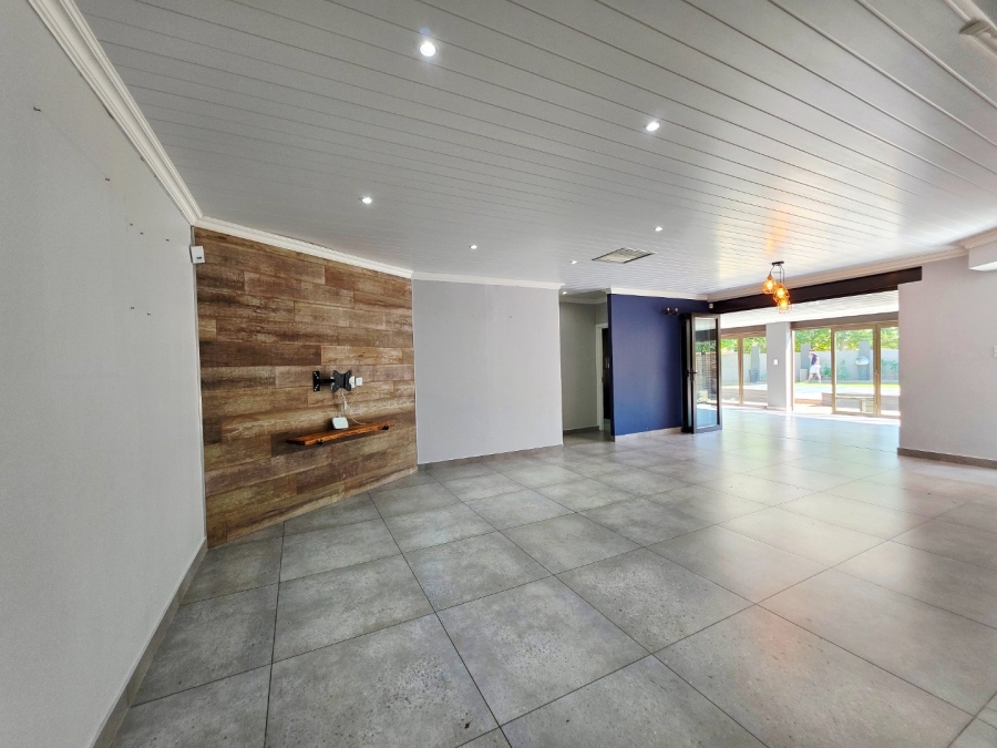 5 Bedroom Property for Sale in Langenhovenpark Free State